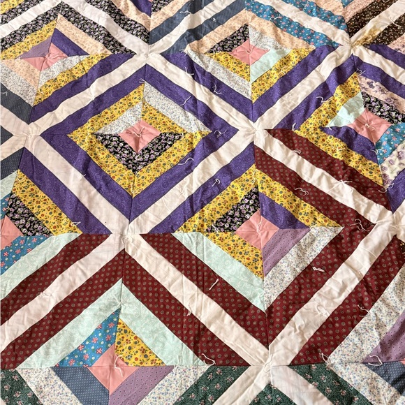 Patchwork Quilt with Multicolor Design - Picture 6 of 6